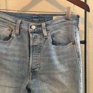 501 Levi light wash jeans